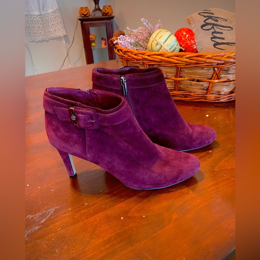 Vince Camuto Maroon suede booties